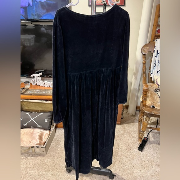 Saks Fifth Avenue velvet dress - Picture 2 of 4